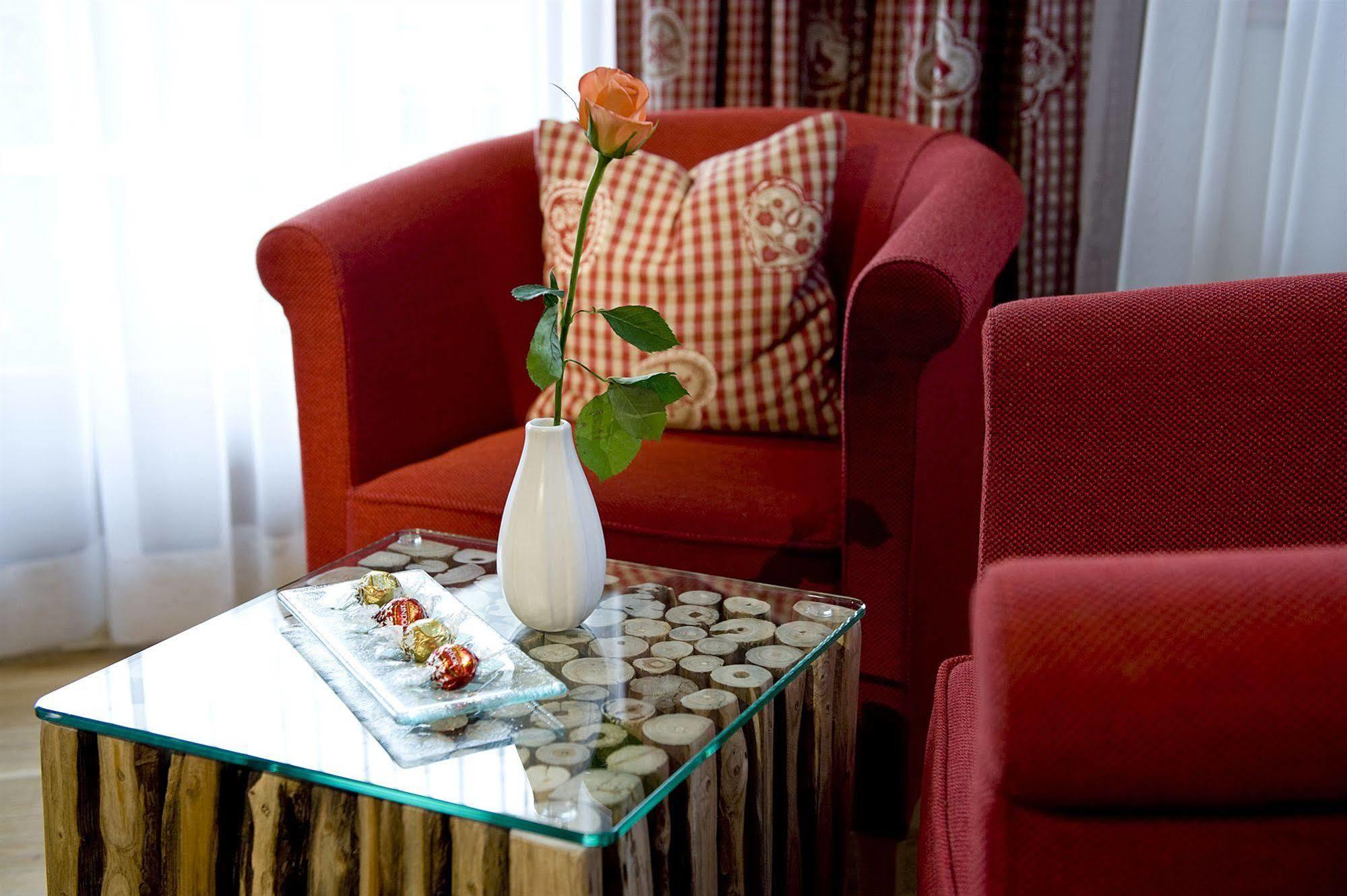 Hotel Alpina Клостерс Екстер'єр фото